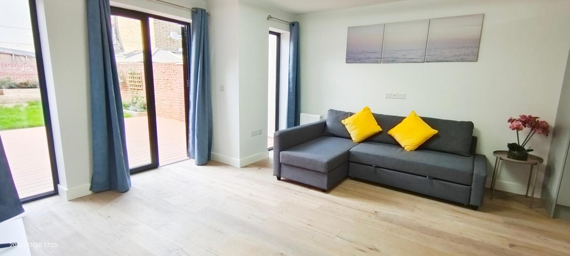 Spacious 2b2b With Garden *