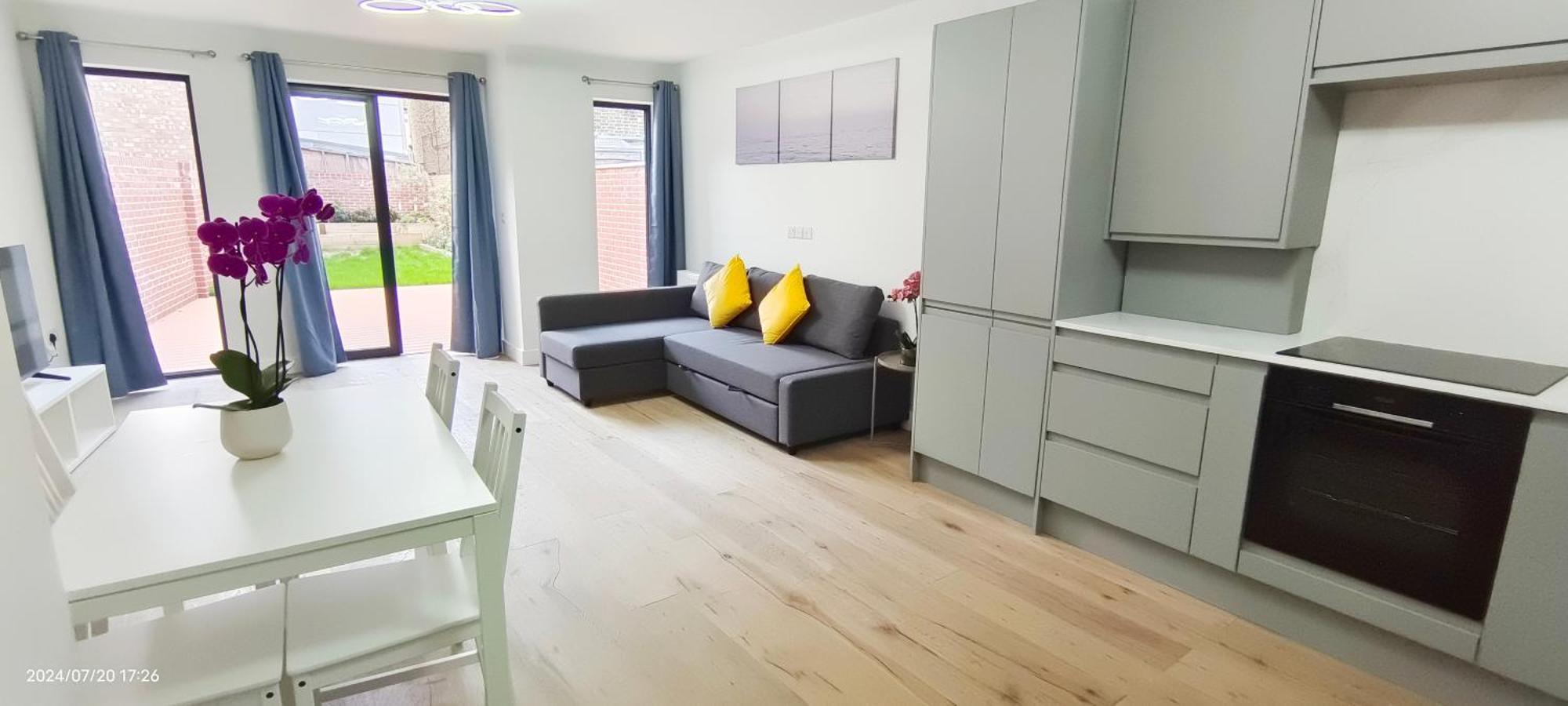 Apartment Spacious 2b2b With Garden London