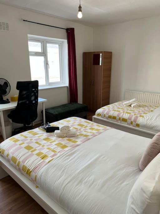 Lovely 4 Bedroom Spacious House In Camden Town-central Holiday home London