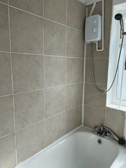Lovely 4 Bedroom Spacious House In Camden Town-central London