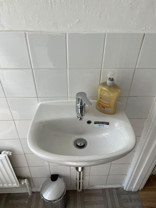 Lovely 4 Bedroom Spacious House In Camden Town-central * London