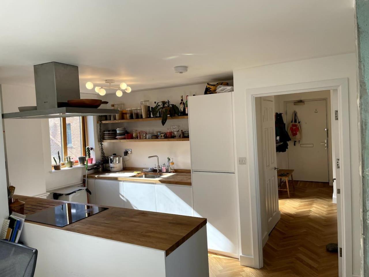 Apartment Idyllic Flat Over River Lea London