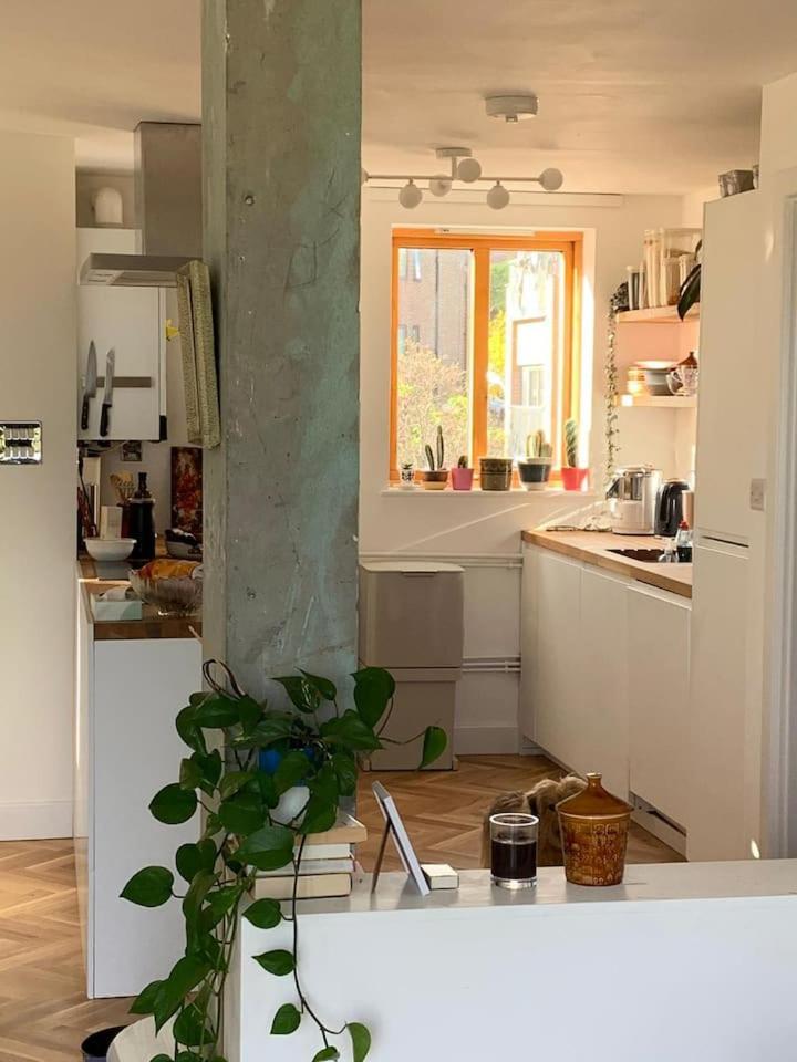 Idyllic Flat Over River Lea * London