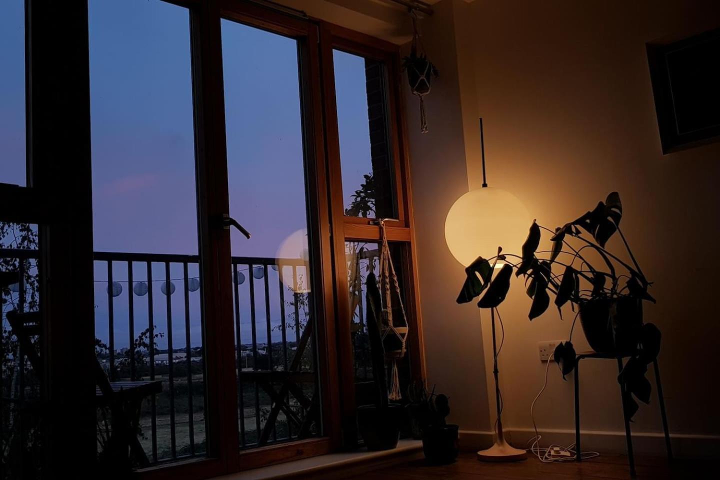 Idyllic Flat Over River Lea Apartment