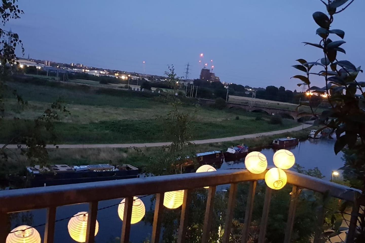 Idyllic Flat Over River Lea Apartment London
