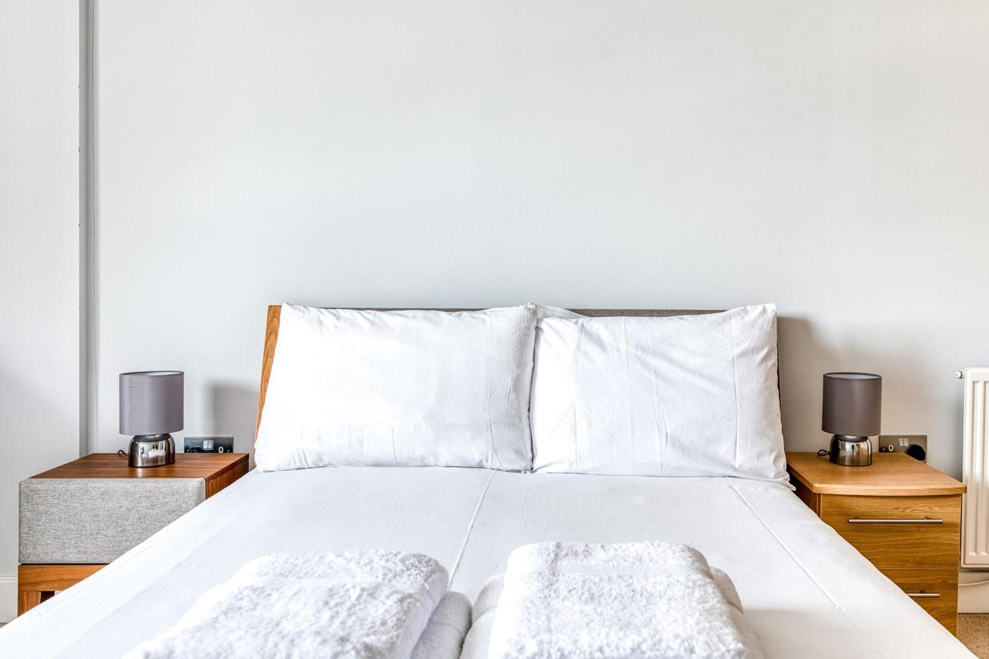 Apartment New Development Canary Wharf Flat London