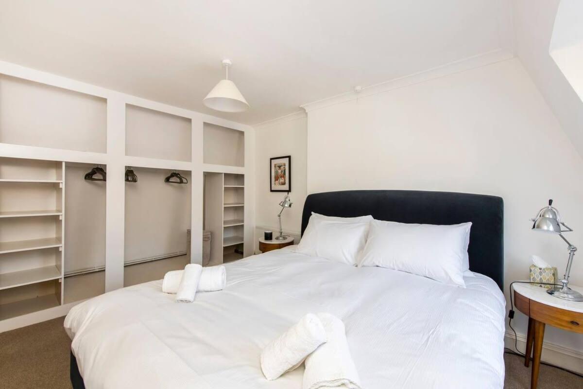 Idyllic Mews In Fantastic Location!