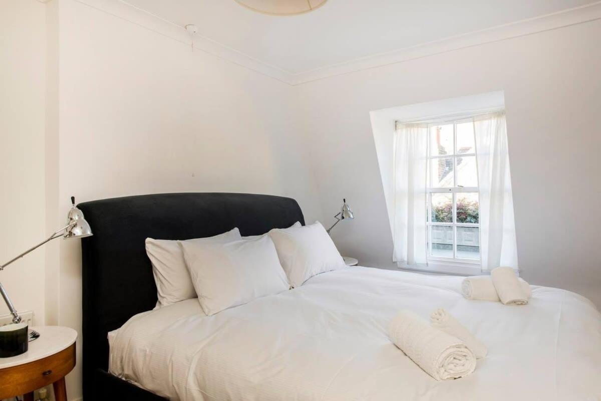Apartment Idyllic Mews In Fantastic Location!
