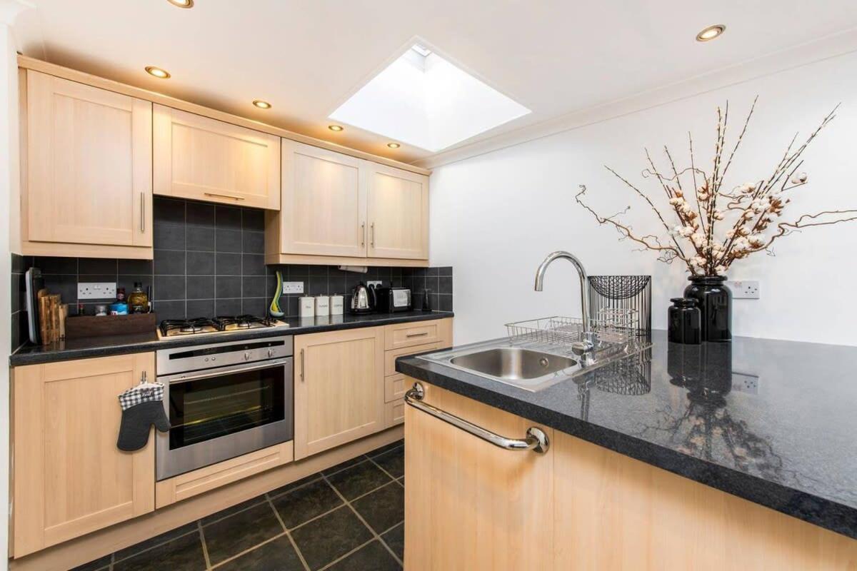Apartment Idyllic Mews In Fantastic Location! *
