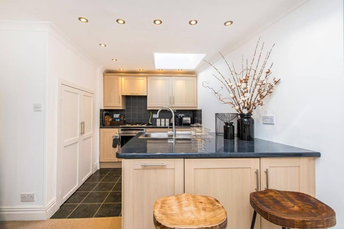 Apartment Idyllic Mews In Fantastic Location! London