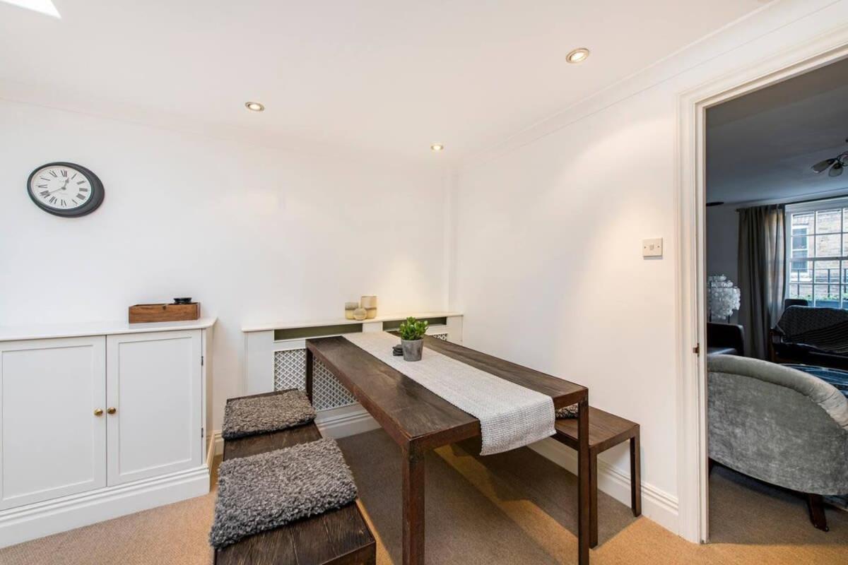 Idyllic Mews In Fantastic Location! London