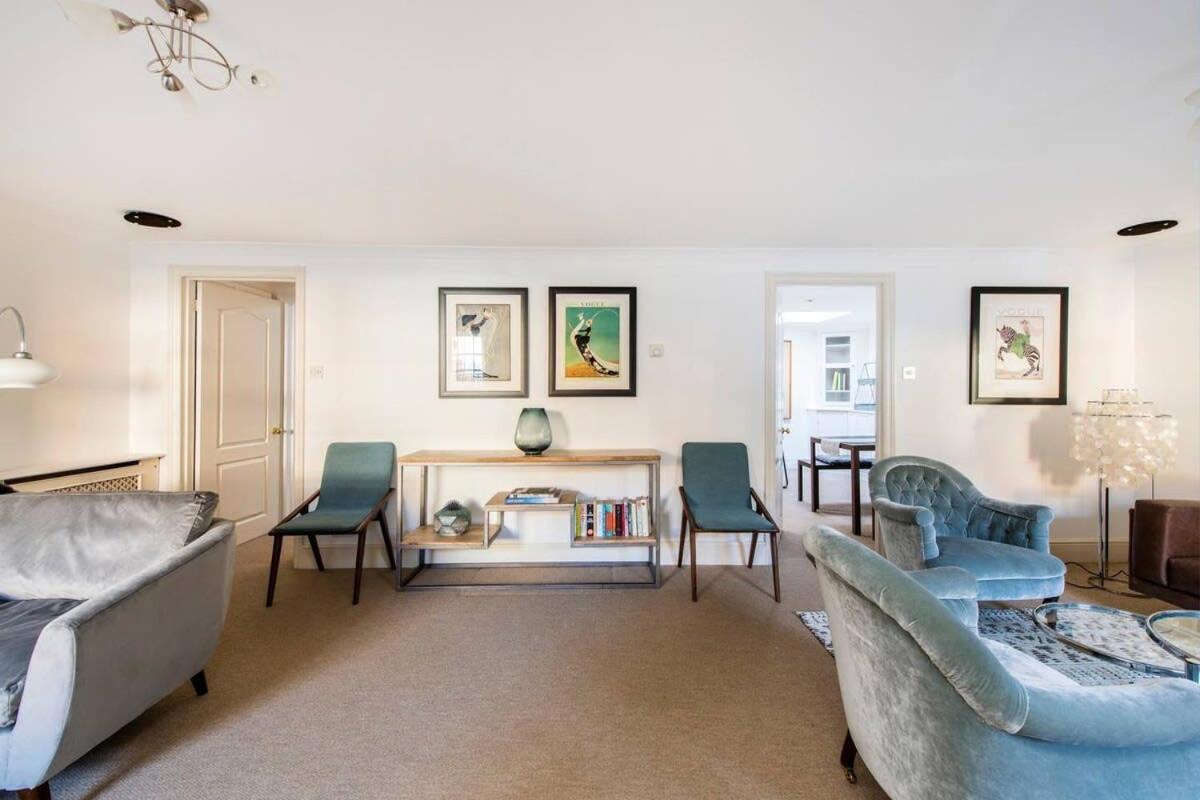 Idyllic Mews In Fantastic Location! * London
