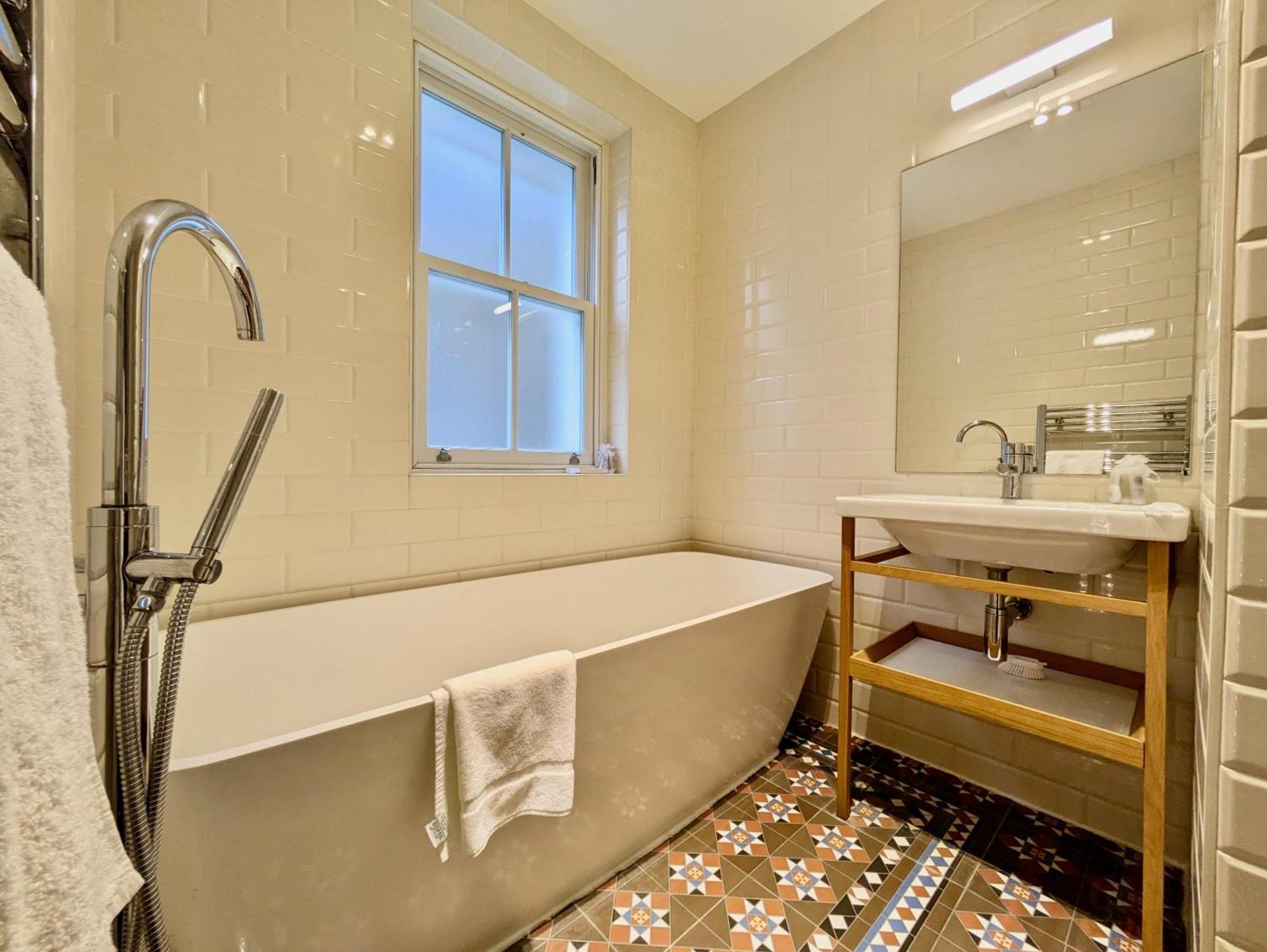 Feriehus Impressive 5br Family In Leafy London