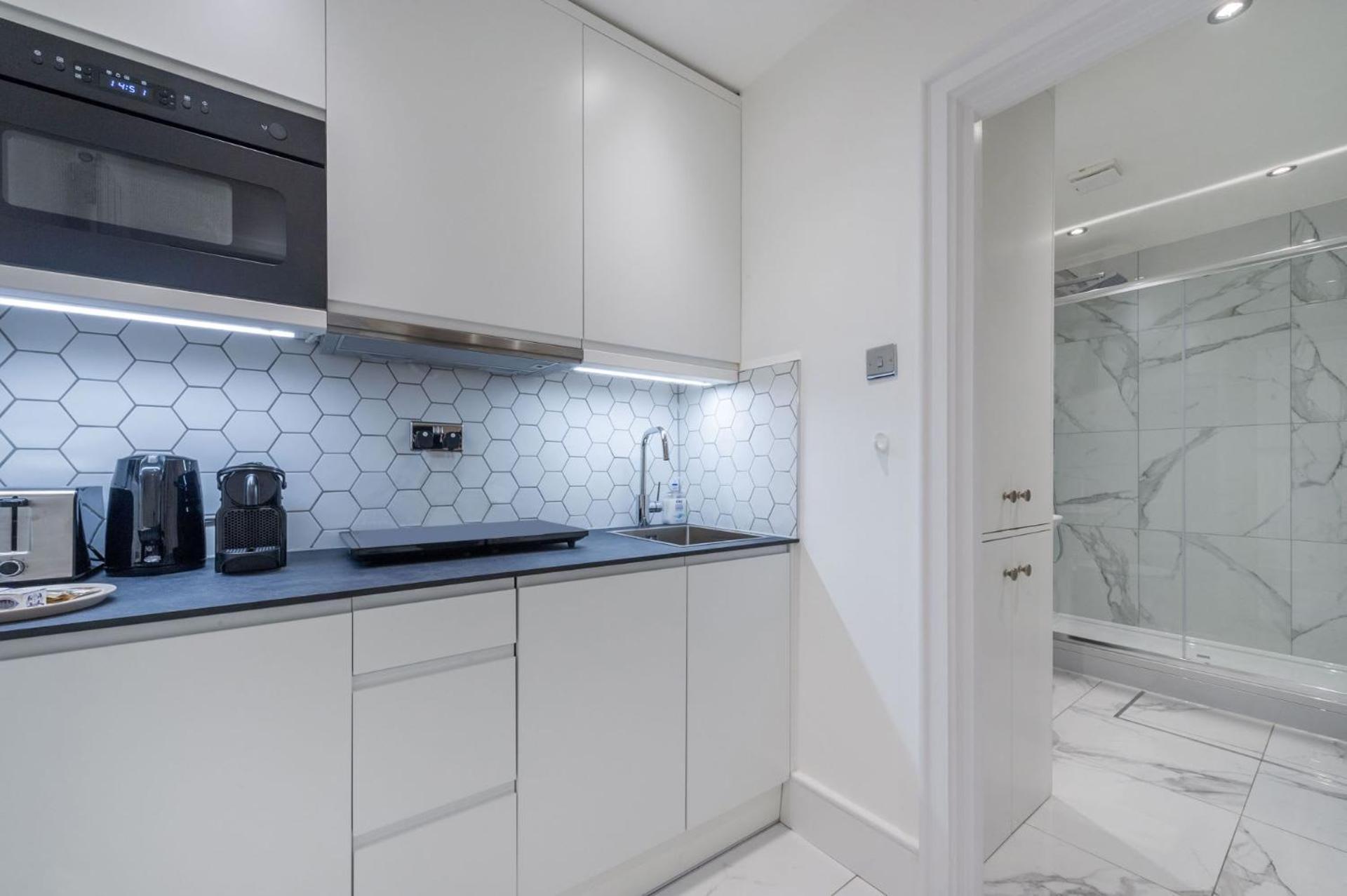 The Fairytale - Fitzrovia - By Frankie Says Apartment *