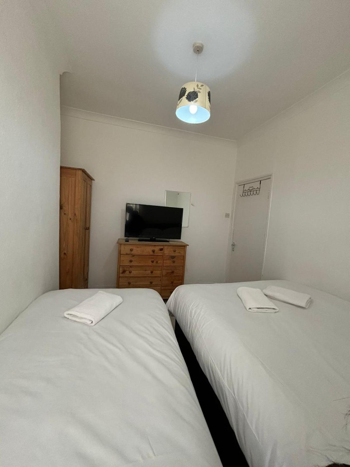 East 2 Bedroom Flat * Londen