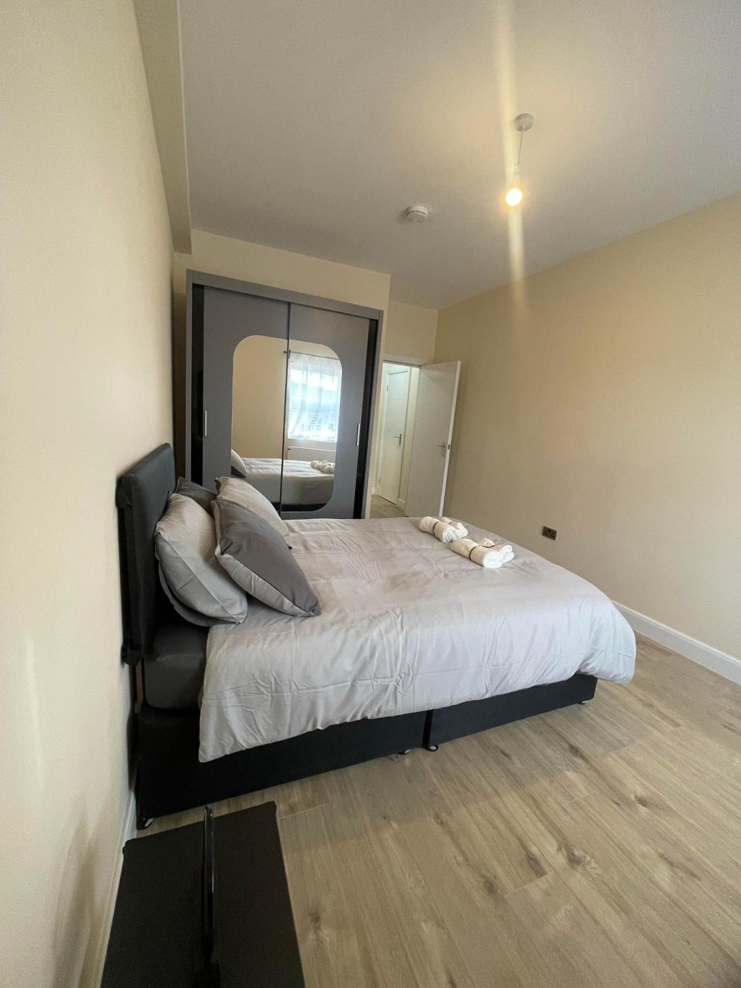 Wembley Stunning Modern Leilighet *