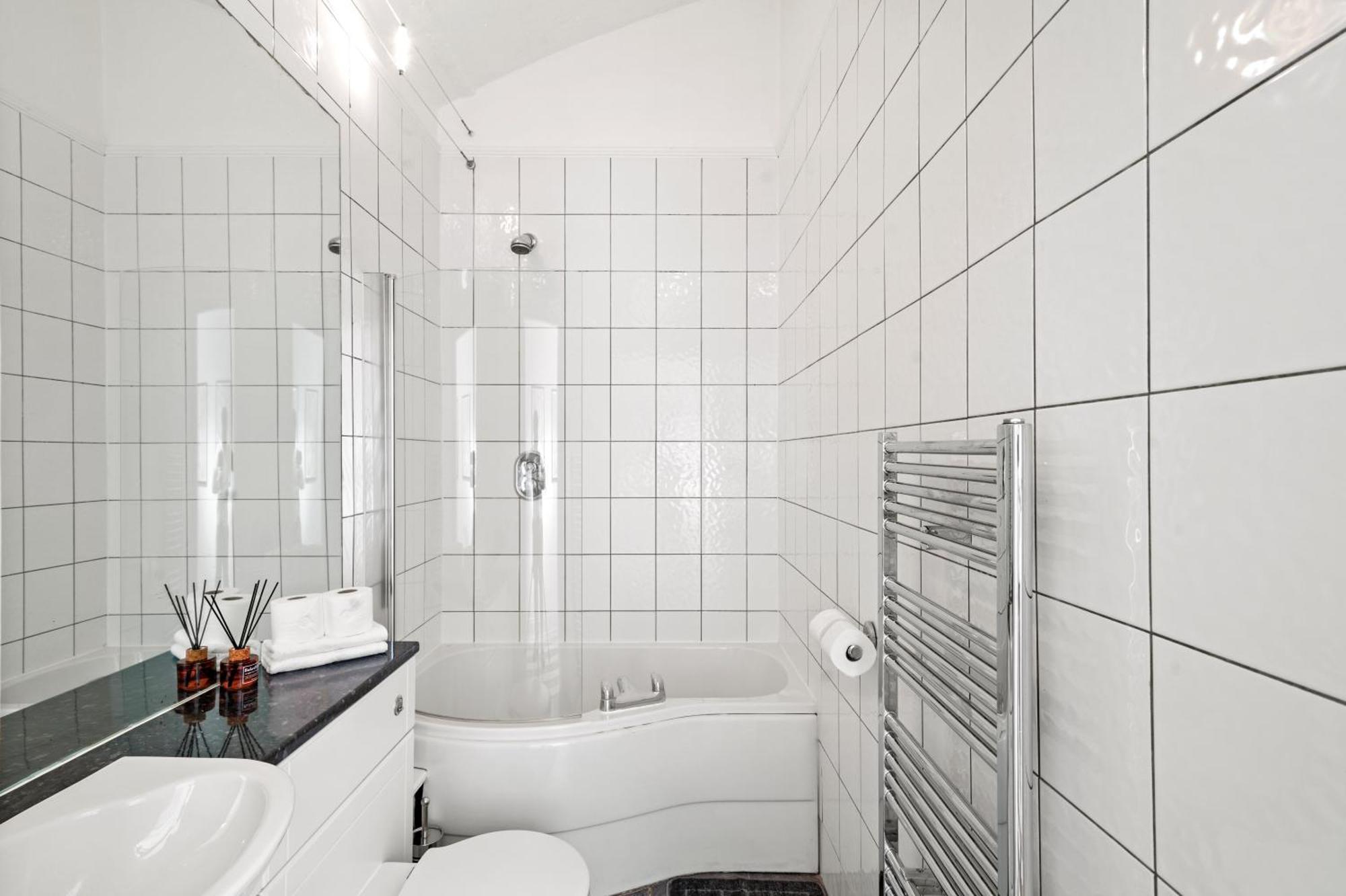 Modern Deluxe 3 Bed In Putney - Parking