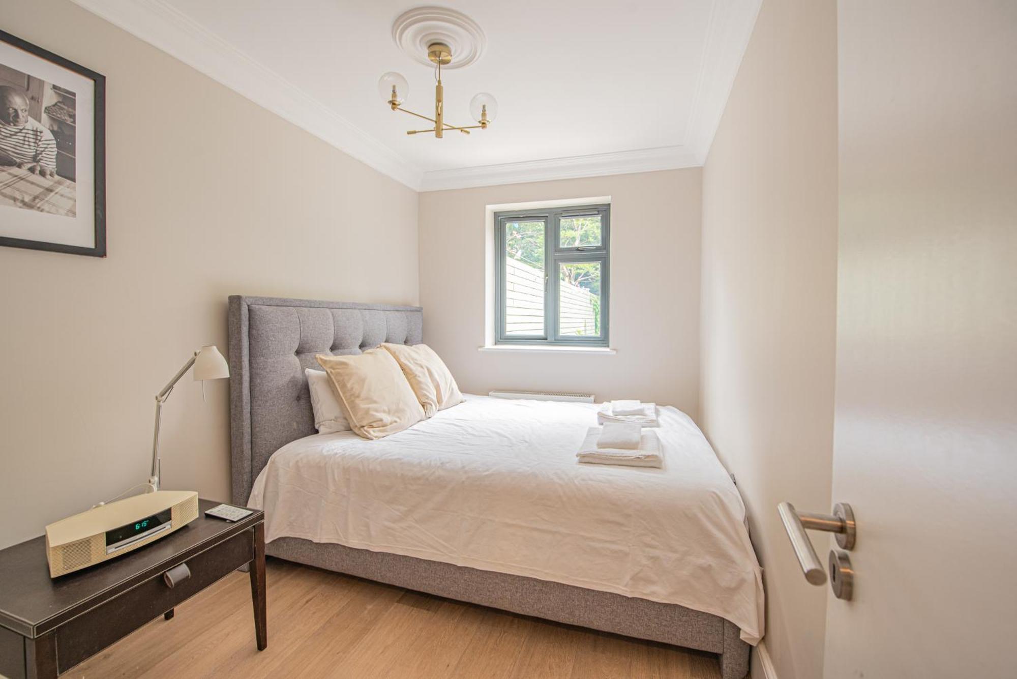 Stylish 3 Bedroom Flat In Little Venice