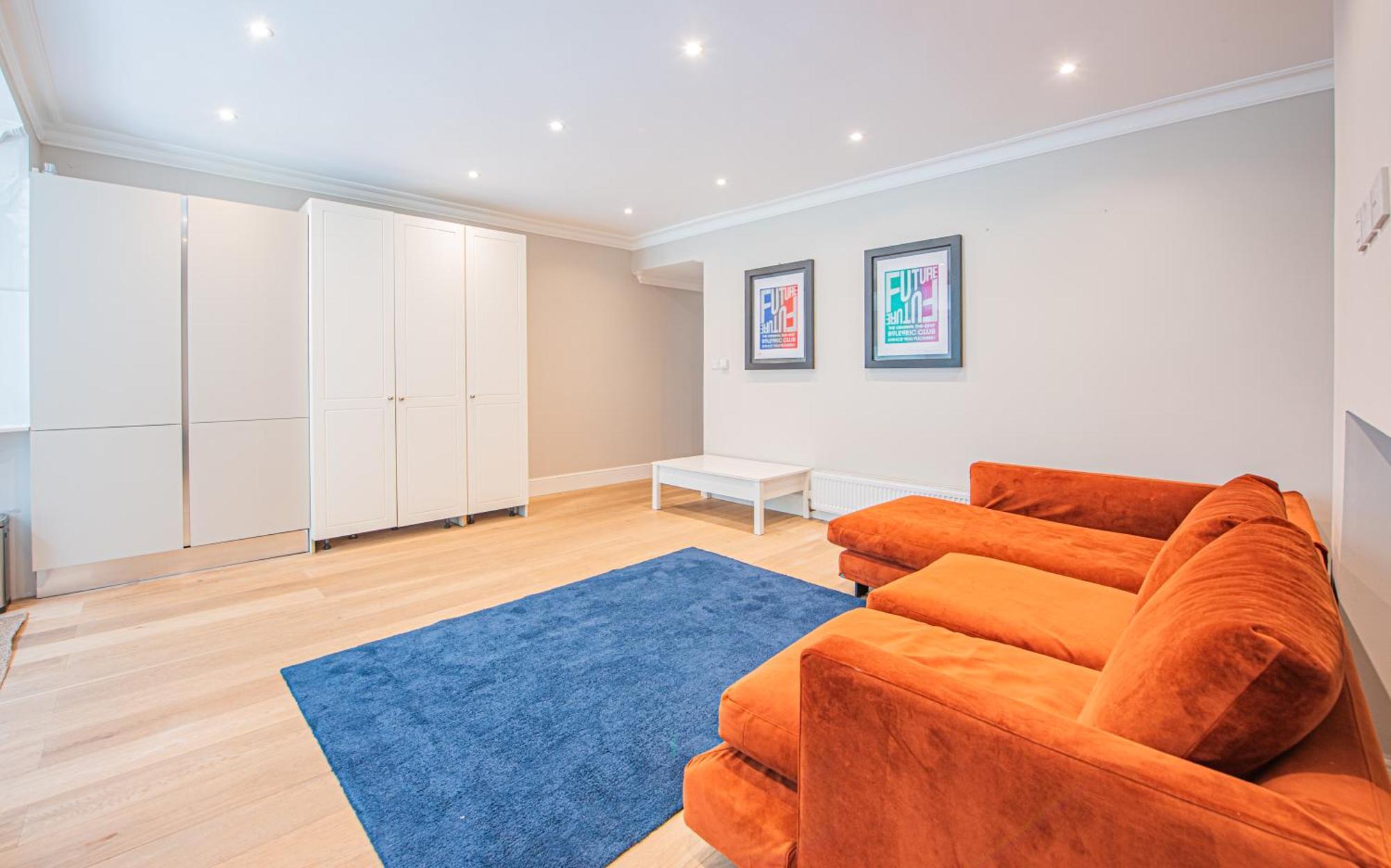 Stylish 3 Bedroom Flat In Little Venice London