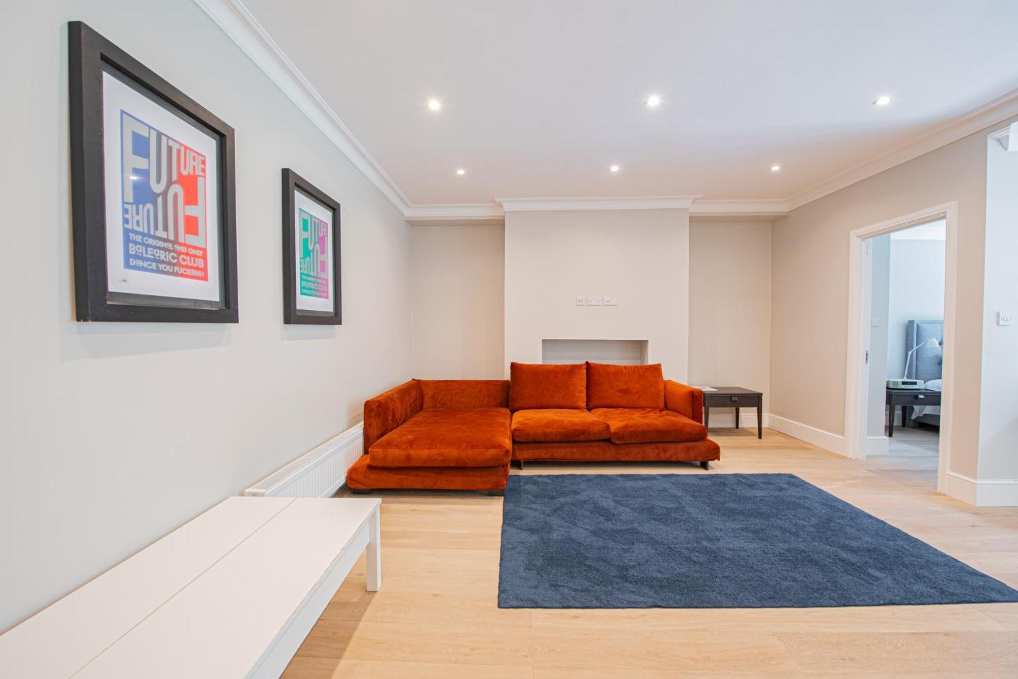 Stylish 3 Bedroom Flat In Little Venice *