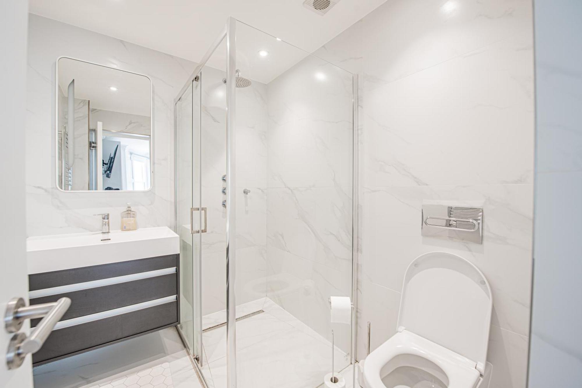 Stylish 3 Bedroom Flat In Little Venice