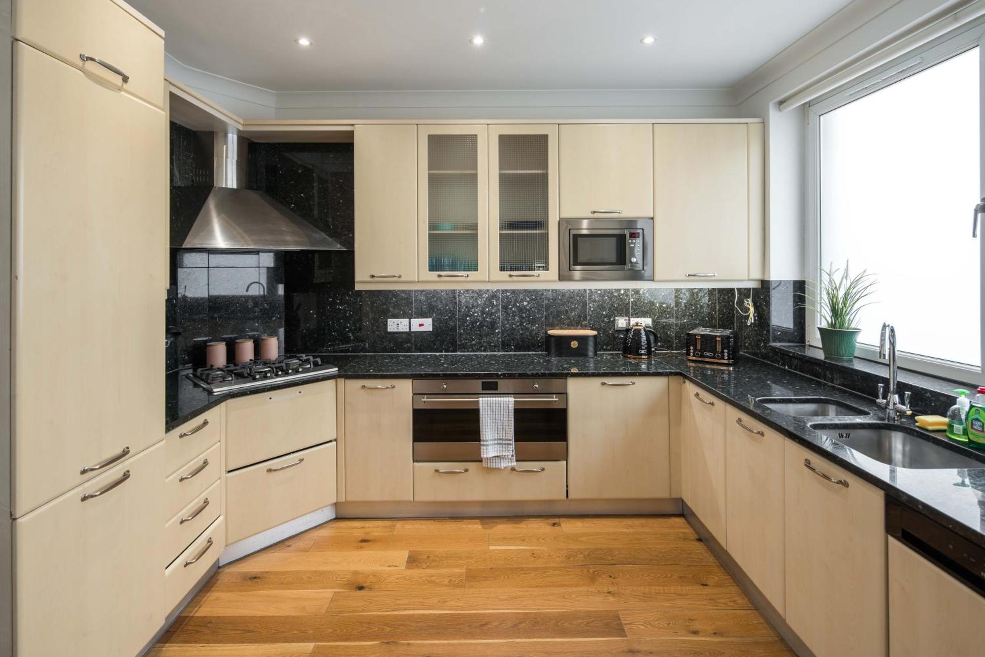 5bedroom-centralac-selfridges-mayfair-marylebone-bakerstreet-oxfrodstreet-bondstreet-modern Luxuryvilla * Londen