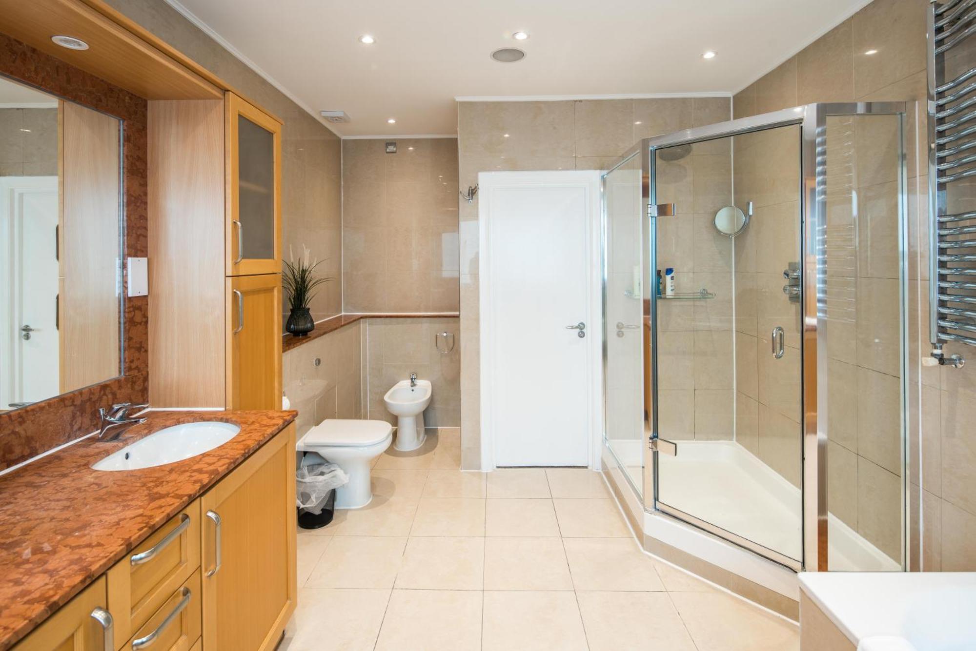 5bedroom-centralac-selfridges-mayfair-marylebone-bakerstreet-oxfrodstreet-bondstreet-modern Luxuryvilla * Londen