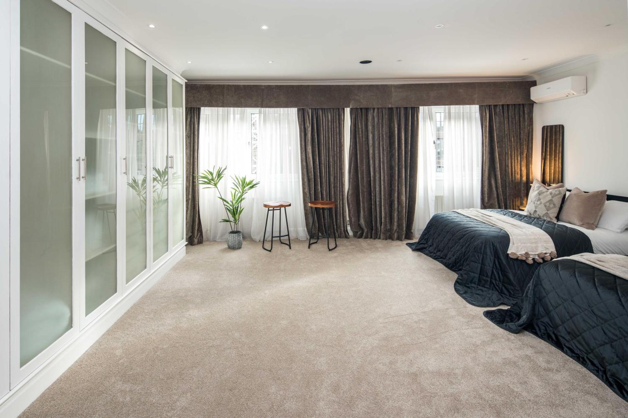 5bedroom-centralac-selfridges-mayfair-marylebone-bakerstreet-oxfrodstreet-bondstreet-modern Luxuryvilla London