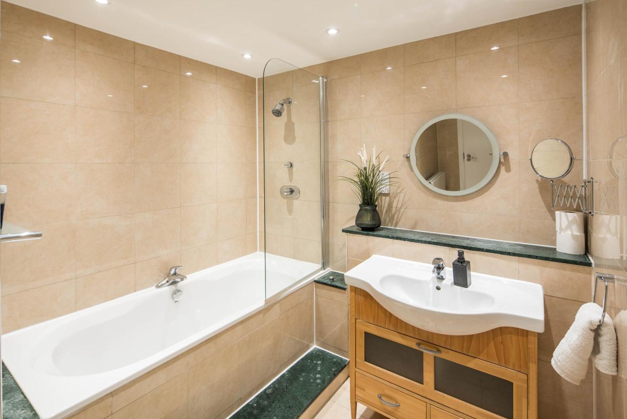 5bedroom-centralac-selfridges-mayfair-marylebone-bakerstreet-oxfrodstreet-bondstreet-modern Luxuryvilla *
