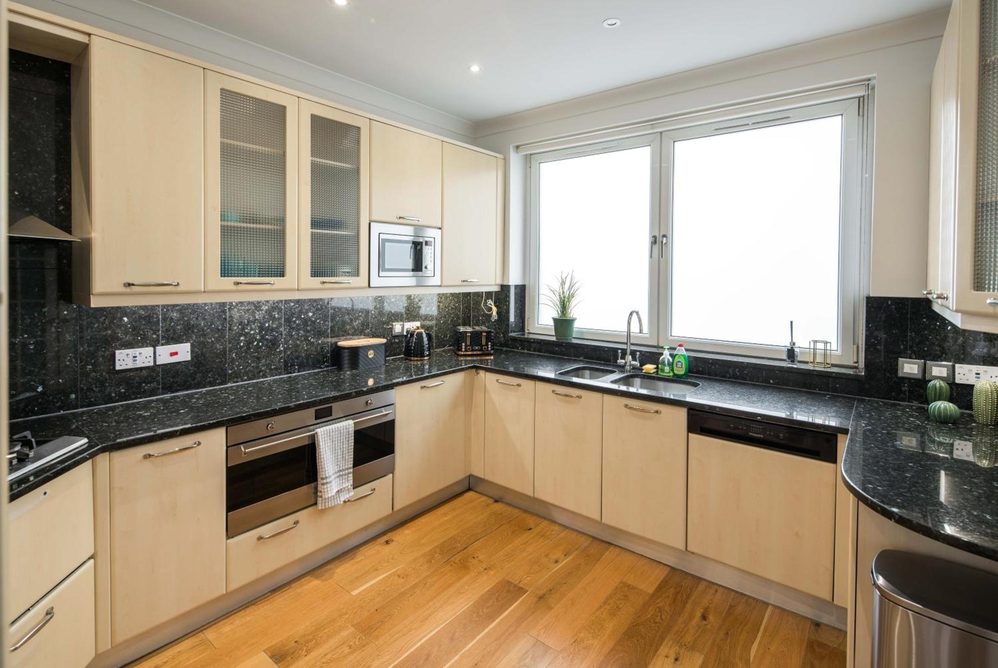 5bedroom-centralac-selfridges-mayfair-marylebone-bakerstreet-oxfrodstreet-bondstreet-modern Luxuryvilla *