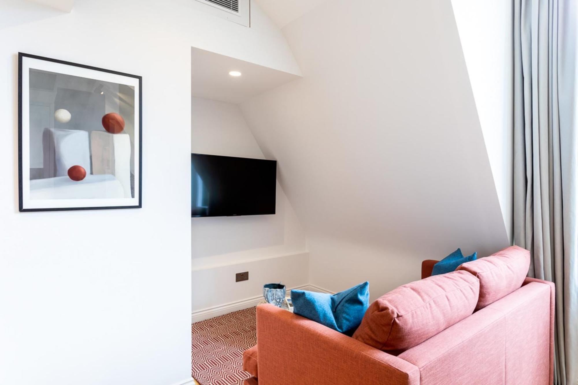 Apartment Coleherne Road X *