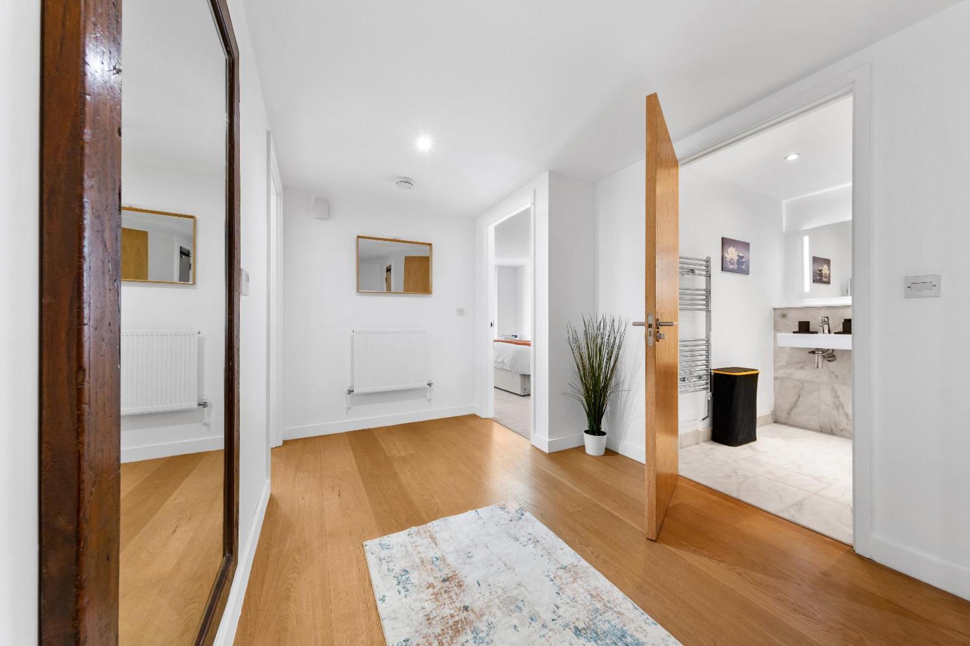 Canary Wharf Apartment *