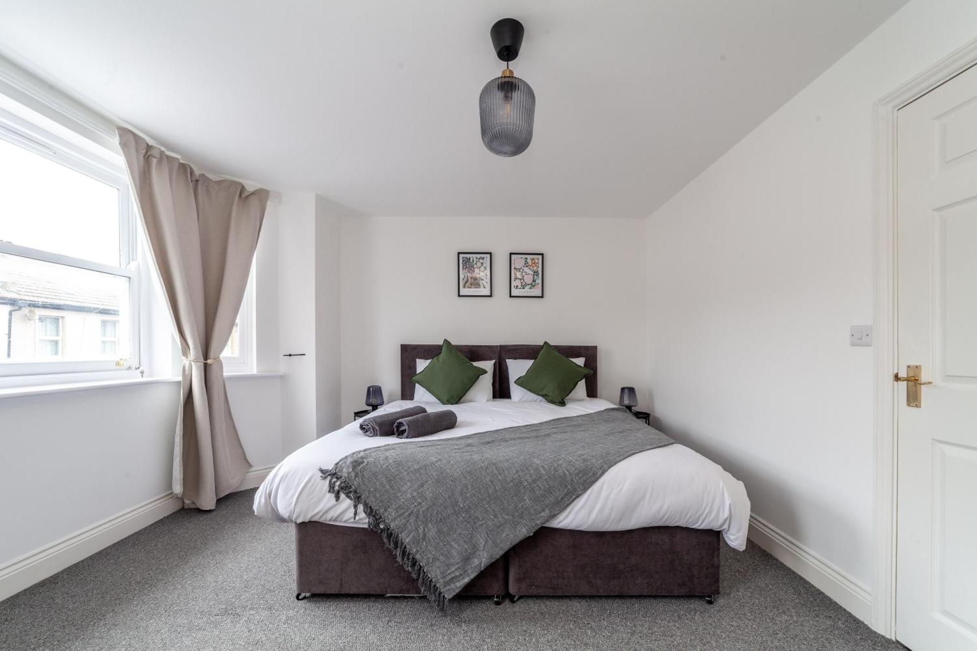 Arte Serviced Stratford - 3 Bedrooms 2 Bathrooms London, Stratford, Maryland, Free Parking, Garden, Weekly Or Monthly - Up To 8 Guests Feriehus London