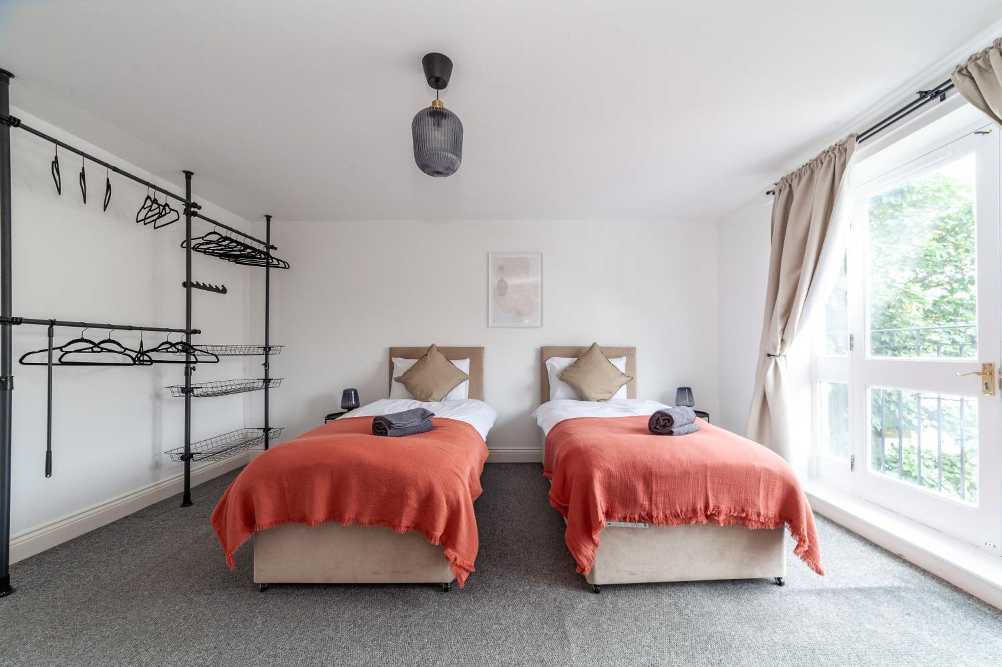 Feriehus Arte Serviced Stratford - 3 Bedrooms 2 Bathrooms London, Stratford, Maryland, Free Parking, Garden, Weekly Or Monthly - Up To 8 Guests London
