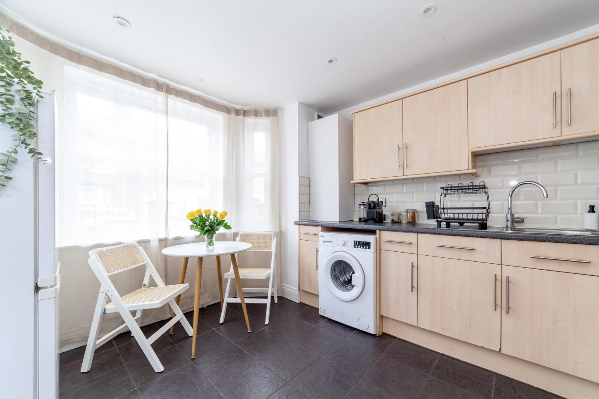 Feriehus Arte Serviced Stratford - 3 Bedrooms 2 Bathrooms London, Stratford, Maryland, Free Parking, Garden, Weekly Or Monthly - Up To 8 Guests *