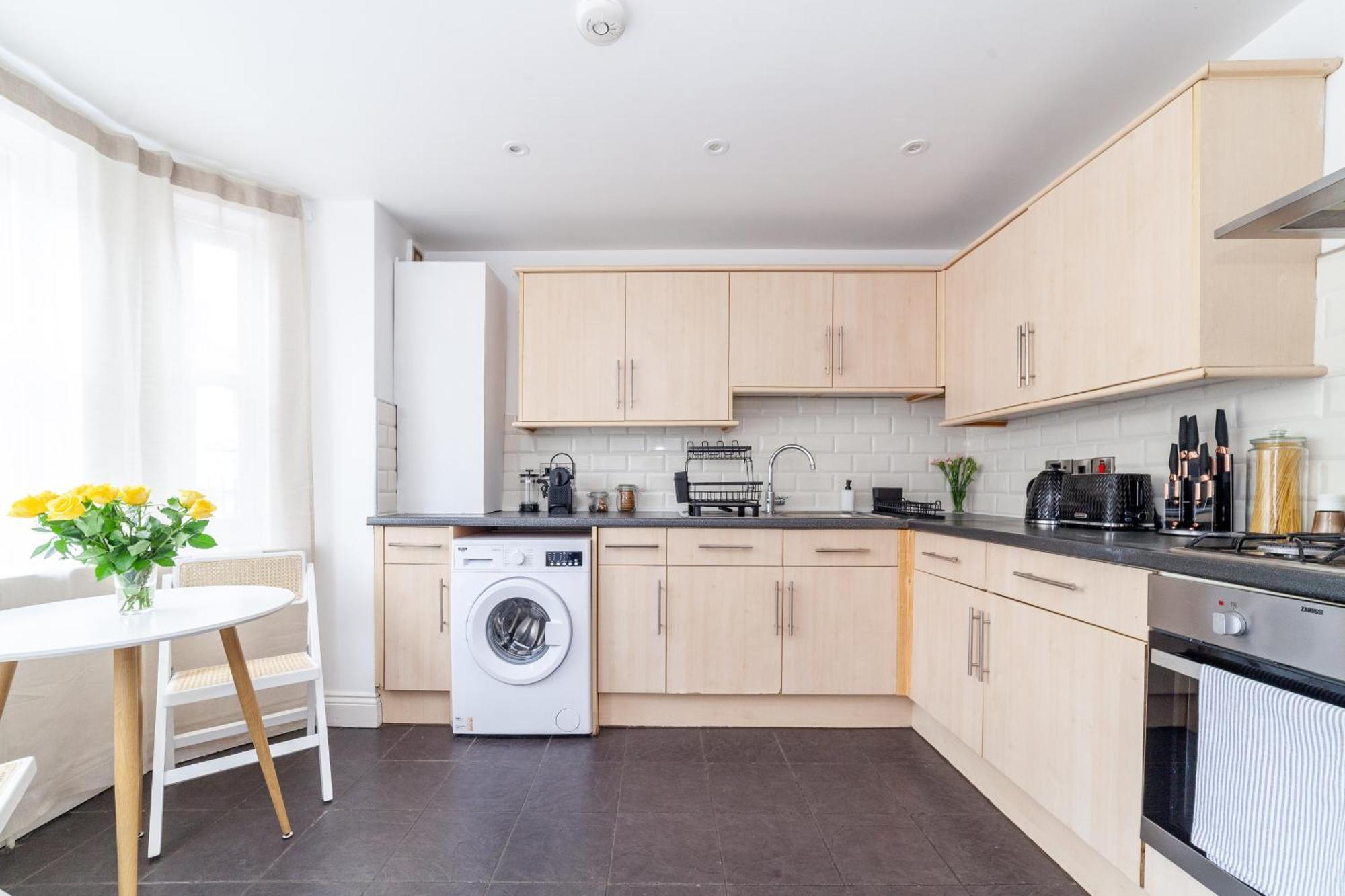 Feriehus Arte Serviced Stratford - 3 Bedrooms 2 Bathrooms London, Stratford, Maryland, Free Parking, Garden, Weekly Or Monthly - Up To 8 Guests London