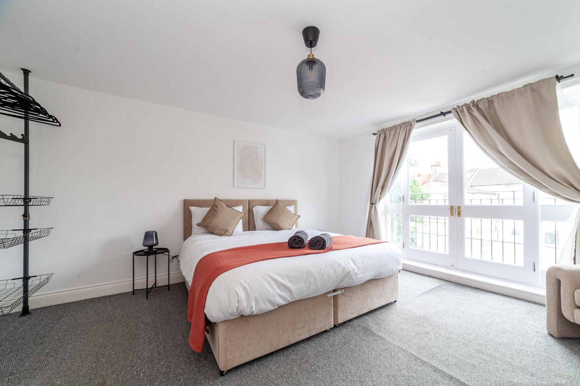 Feriehus Arte Serviced Stratford - 3 Bedrooms 2 Bathrooms London, Stratford, Maryland, Free Parking, Garden, Weekly Or Monthly - Up To 8 Guests London