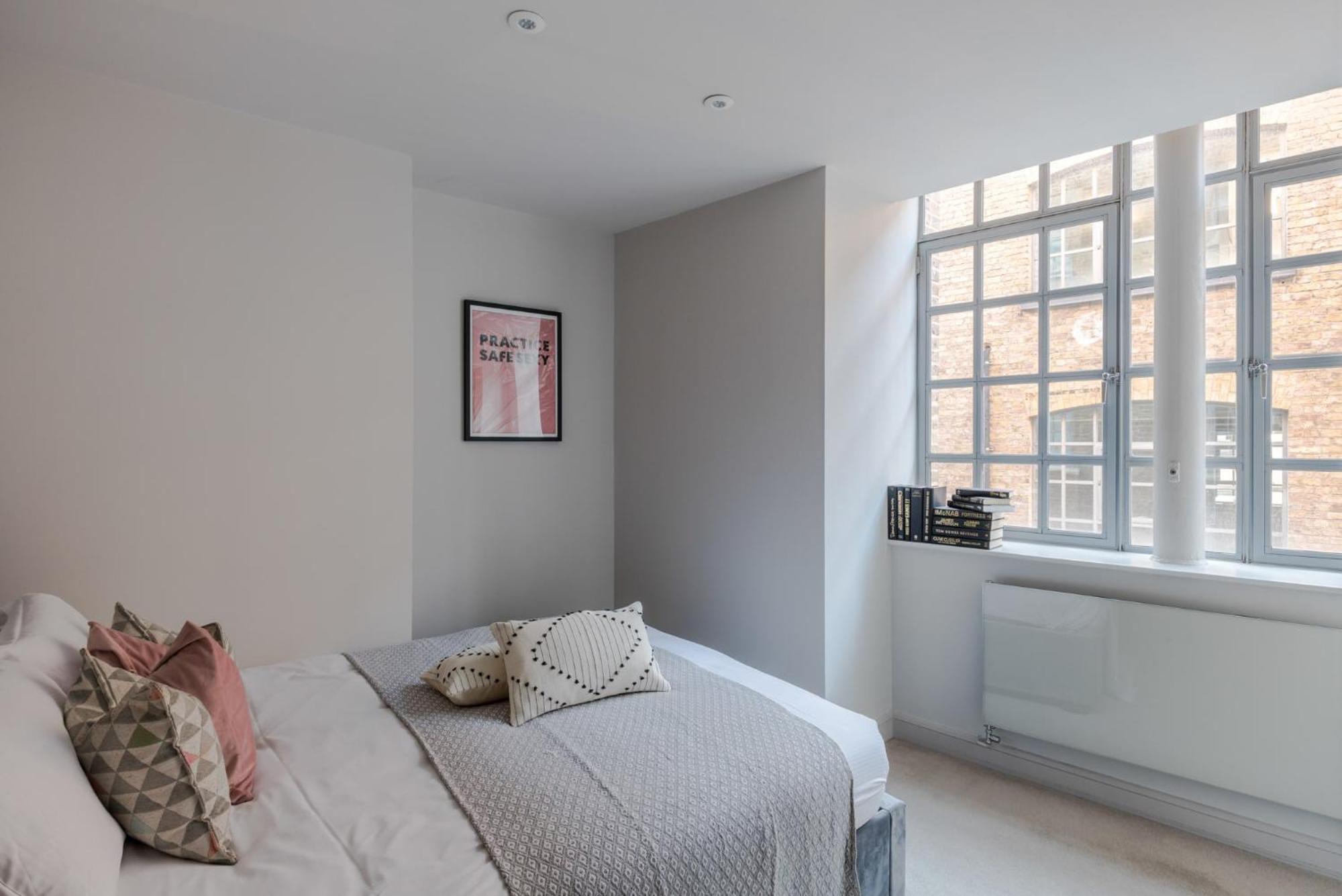 Sweet Dreams - Farringdon - By Frankie Says Apartment *
