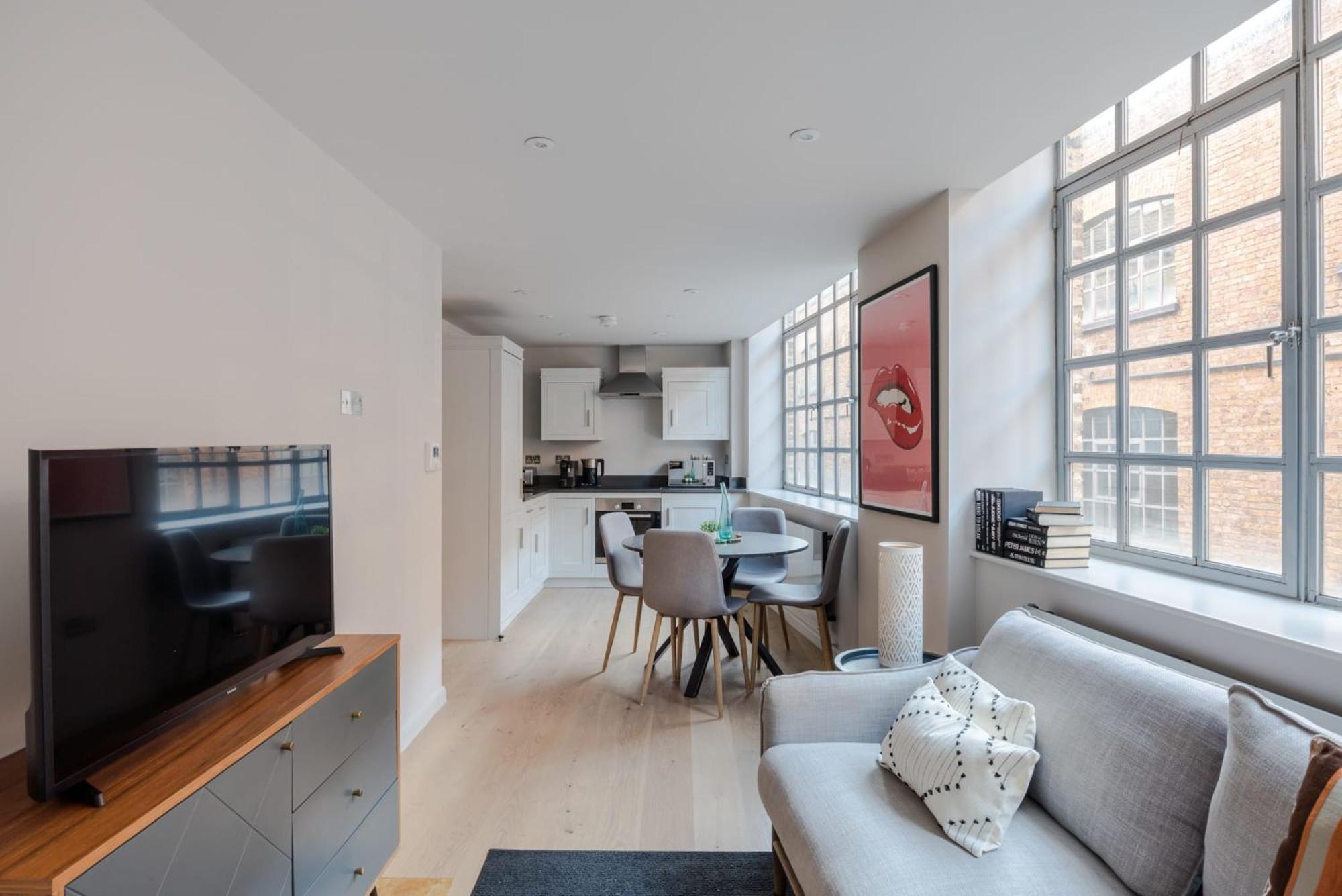 Apartment Sweet Dreams - Farringdon - By Frankie Says *