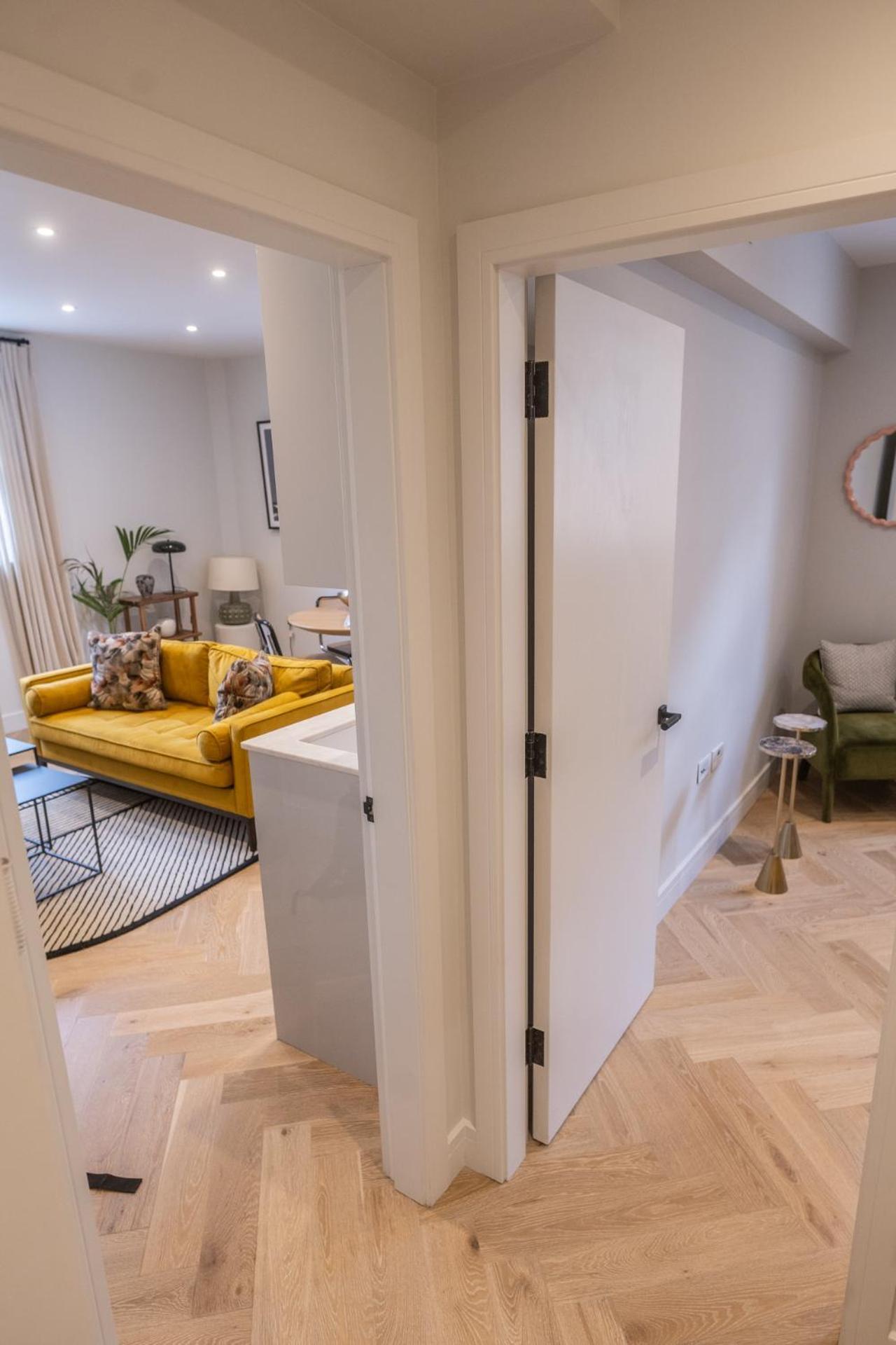 Modern, Stylish Newly Refurbished 2nd Floor In Fitzrovia Apartment