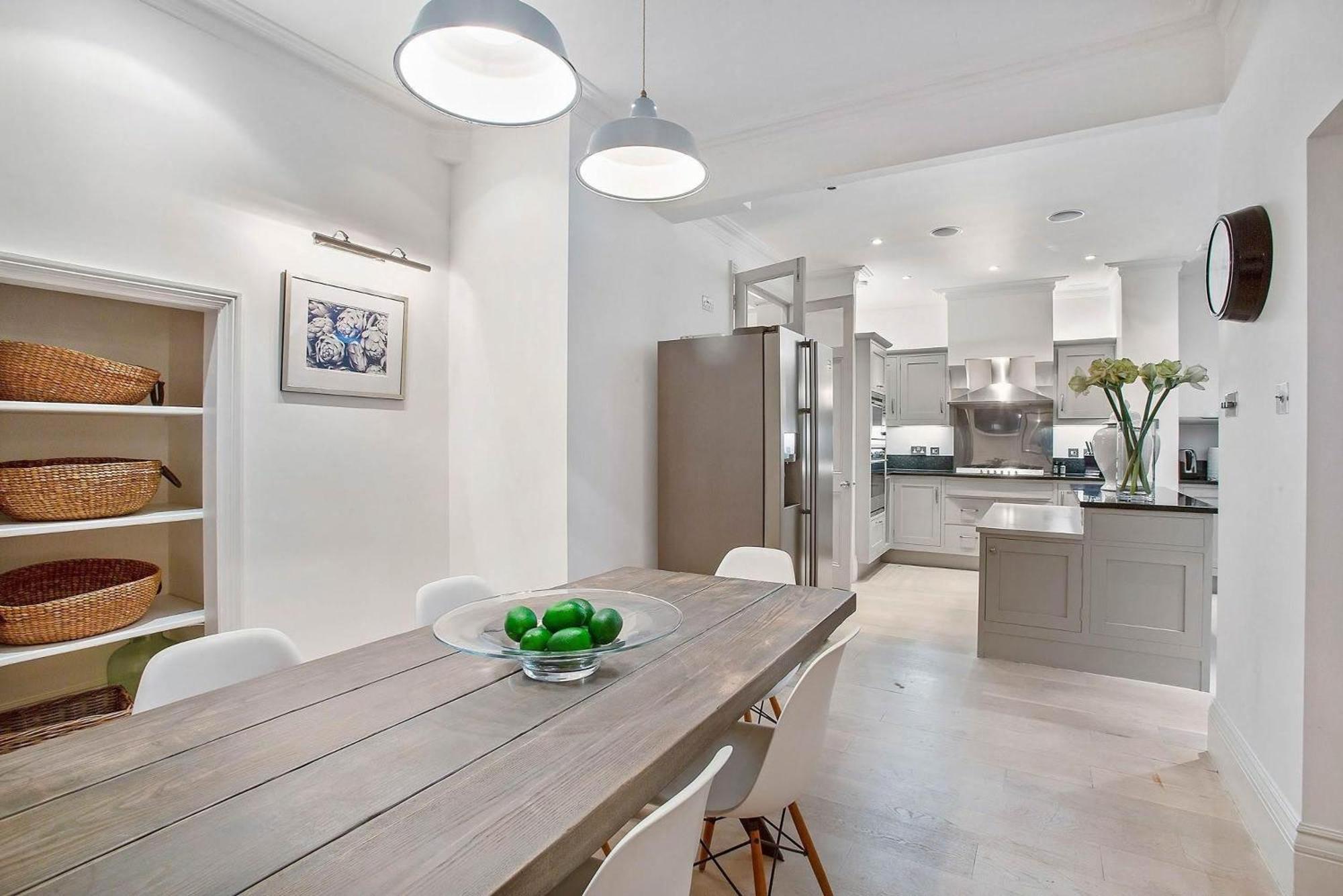 White House Mews London