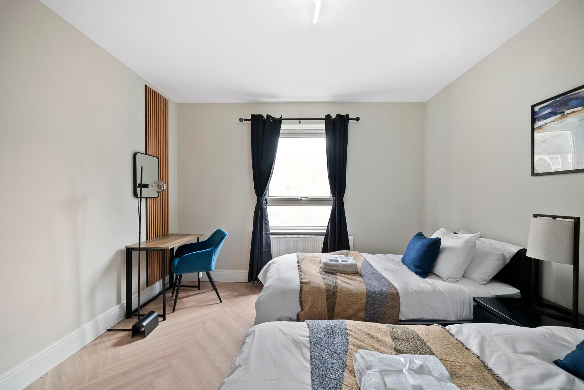 Stylish 3-bedroom Greenwich 2 Bath Pad & Free Parking *