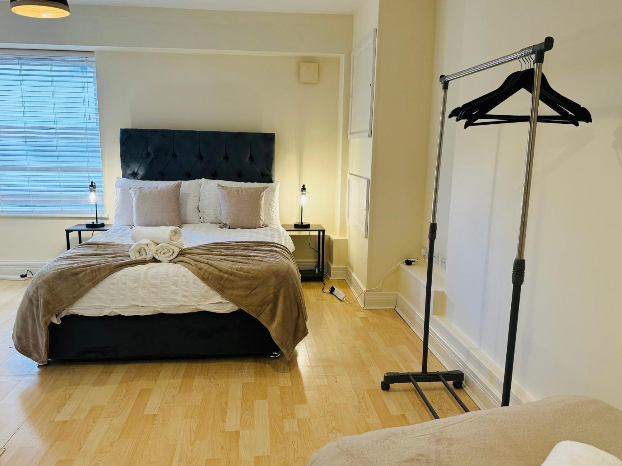Ground Floor Wimbledon Flat With Parking Leilighet London