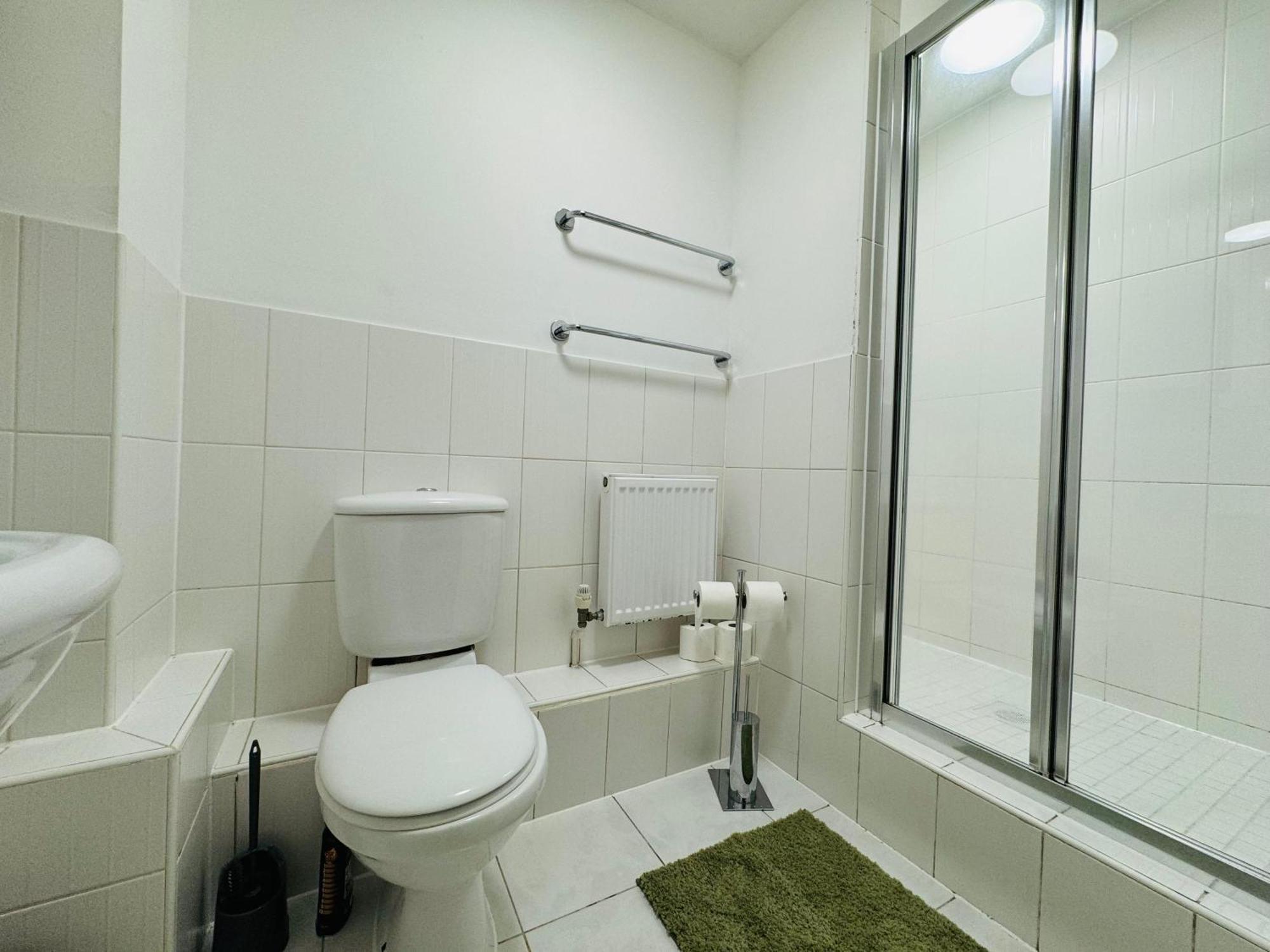 Ground Floor Wimbledon Flat With Parking Leilighet London