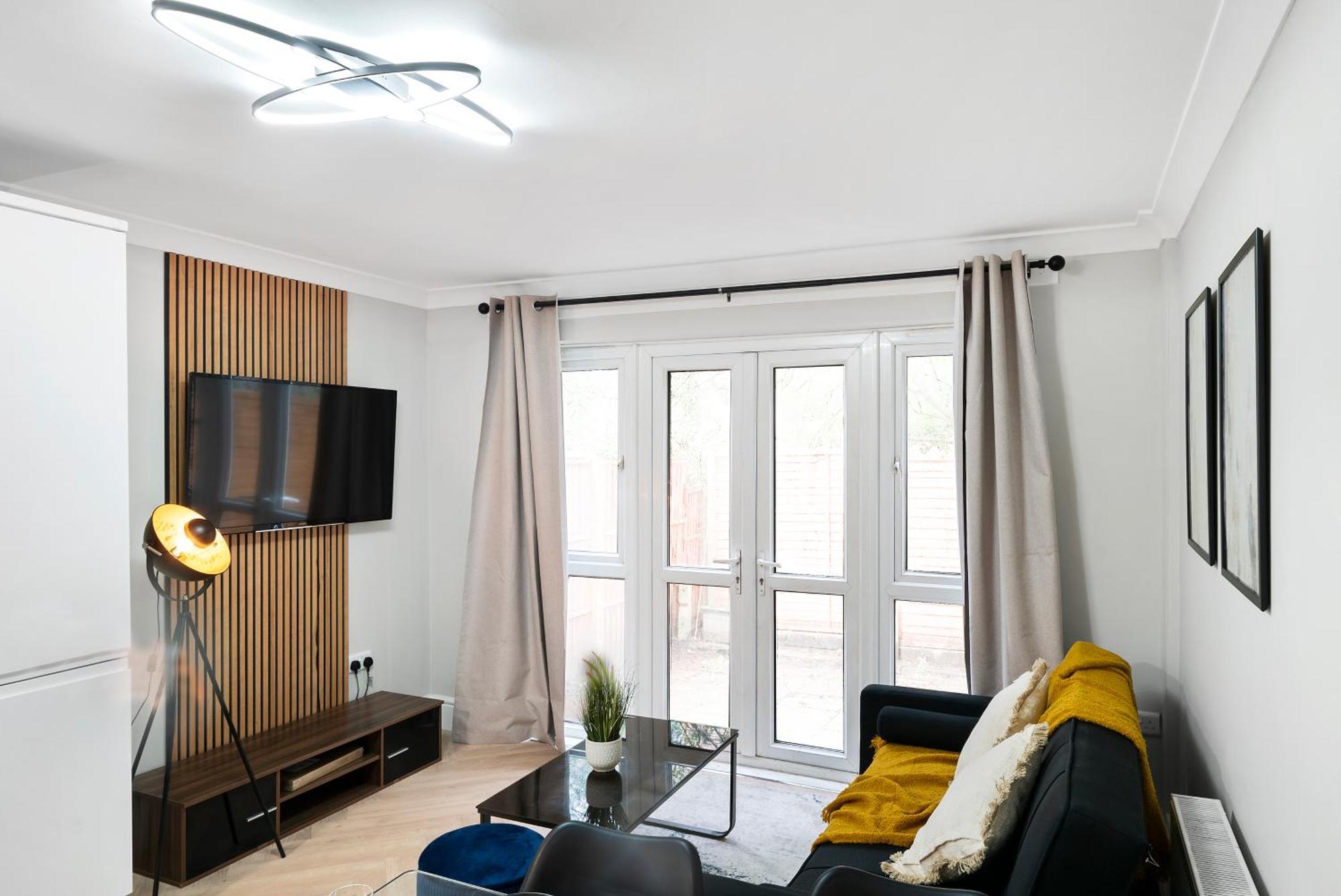 Apartment Stylish 3-bedroom Greenwich 2 Bath Pad & Free Parking *