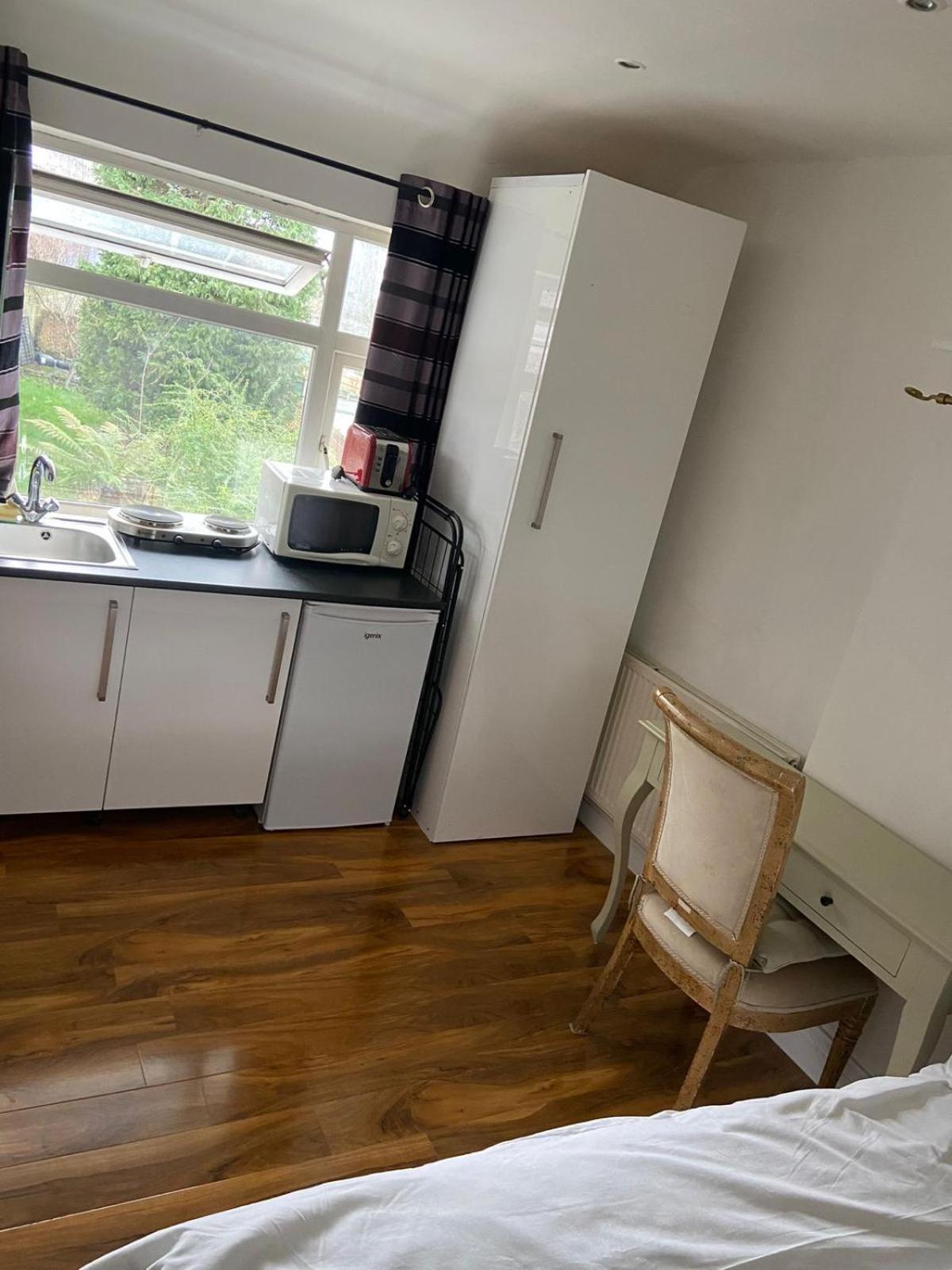Shahenaz Apartment London