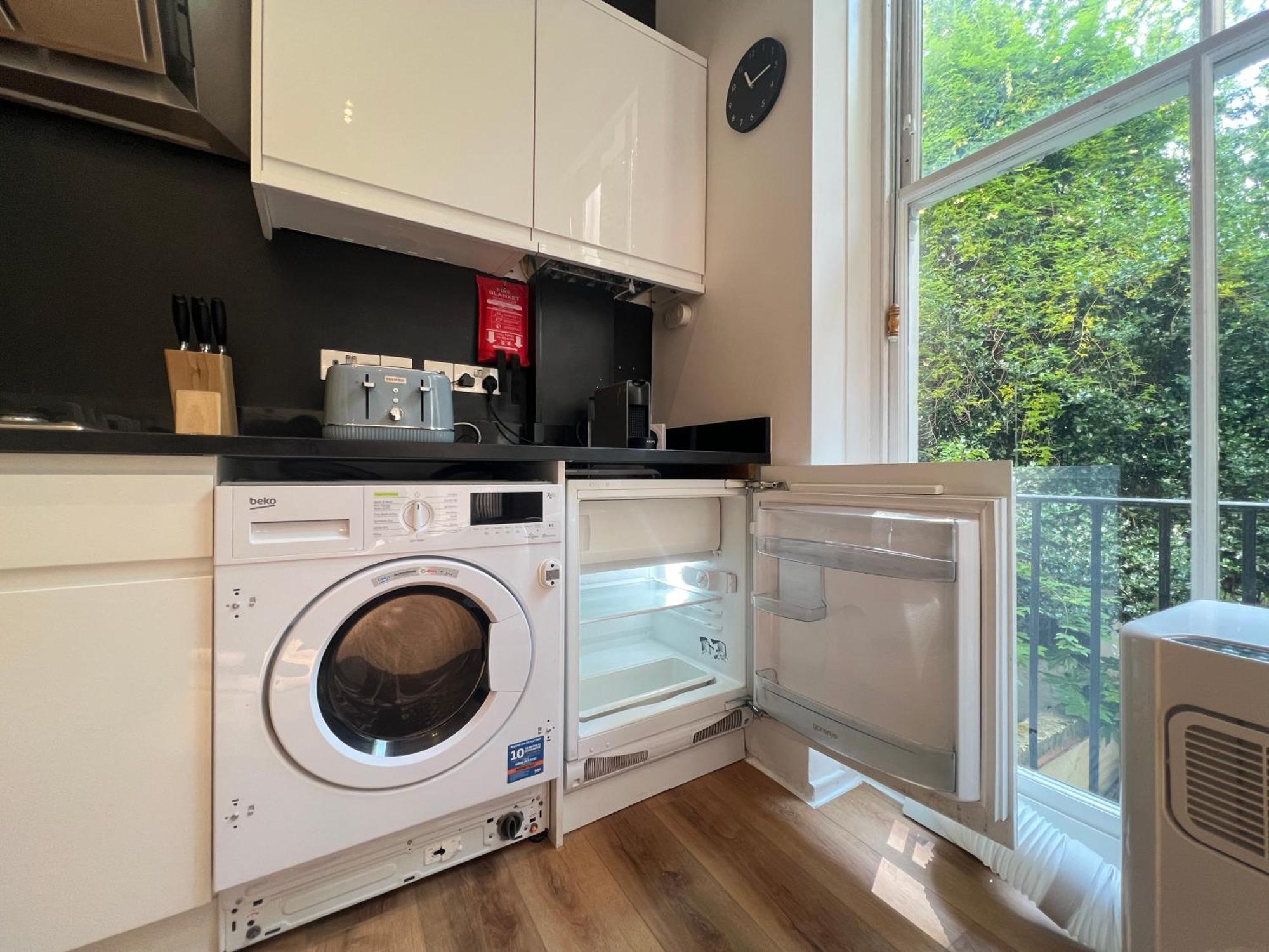 3.5 High Ceilings - Centrally Located *