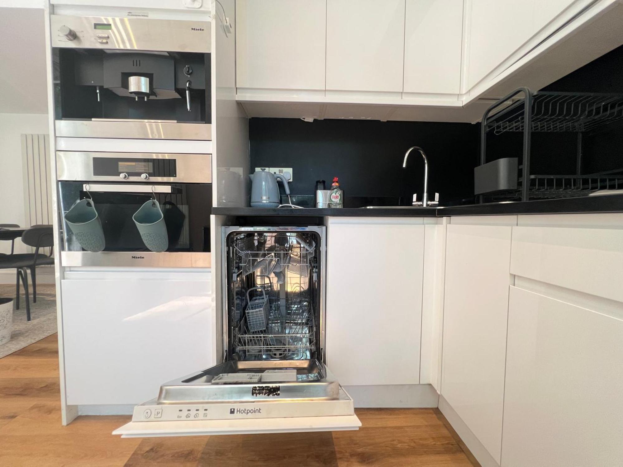 3.5 High Ceilings - Centrally Located Apartamento
