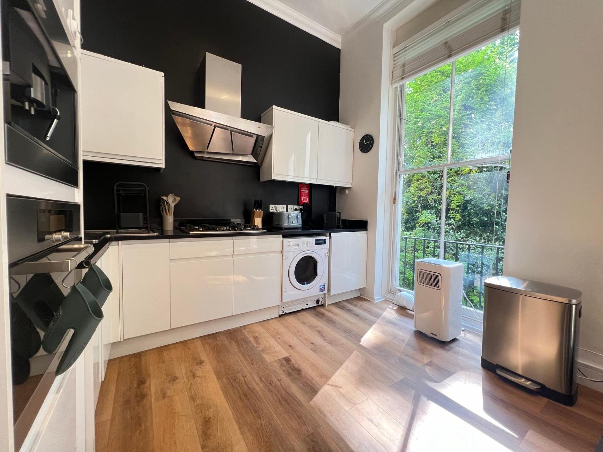 3.5 High Ceilings - Centrally Located Apartamento *