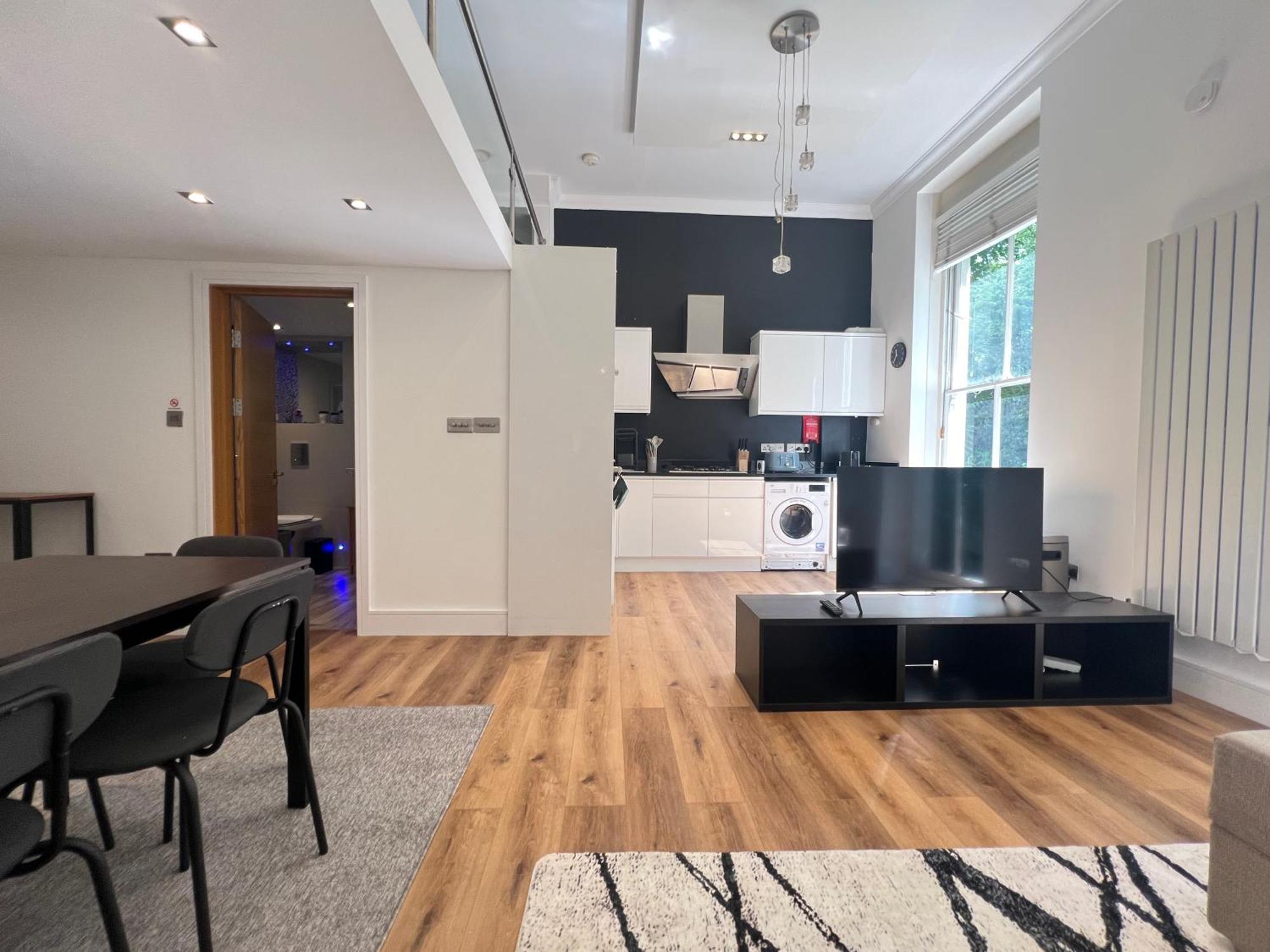 Apartamento 3.5 High Ceilings - Centrally Located